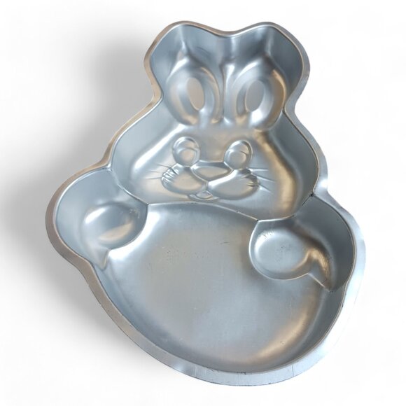 Wilton Vintage 1979 Aluminum Easter Bunny and Egg Aluminum Cake Mold Baking Mold - Picture 3 of 5